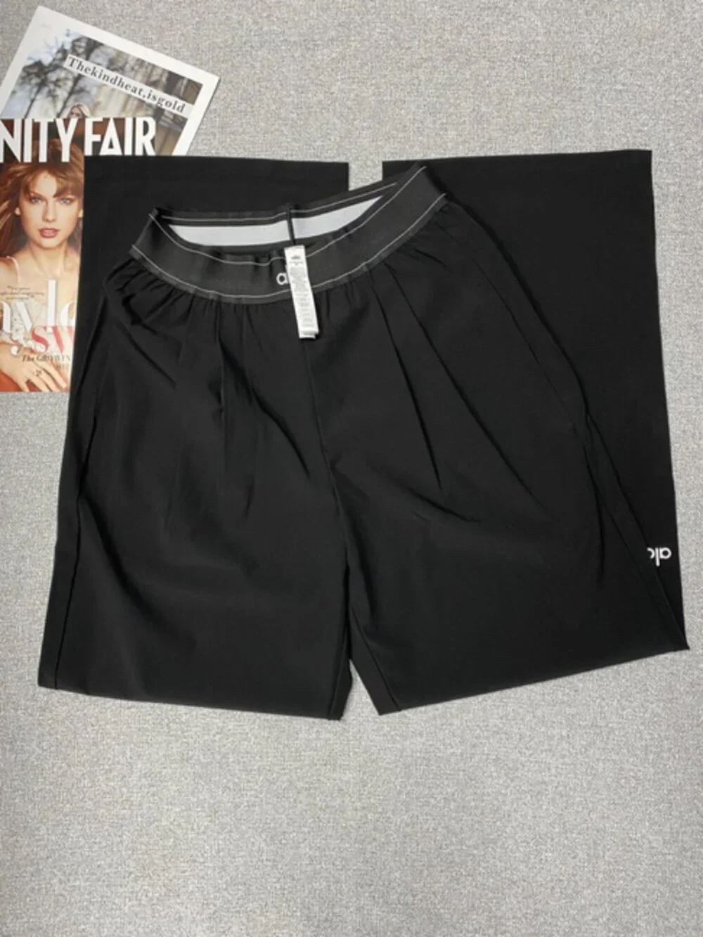 ALO Yoga black—excellent from